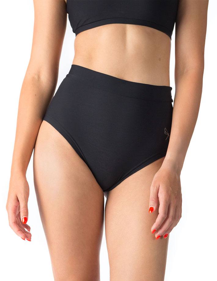 Scrunch pole shorts Lola-3